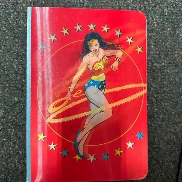 Wonder‎ Woman journal brand new - Picture 1 of 3